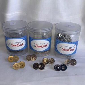 Magnetic bag clasps
